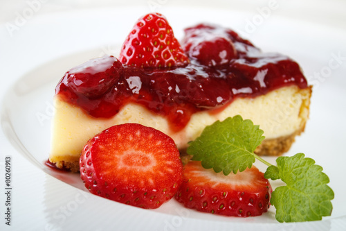Cheesecake with strawberry jam and strawberries