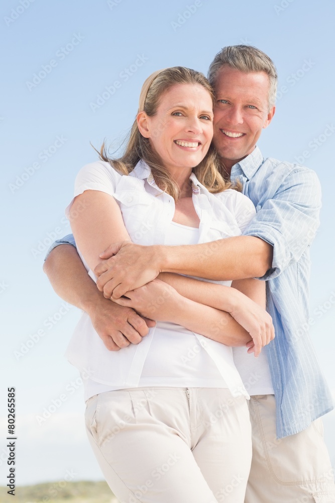 Obraz premium Happy couple smiling at camera