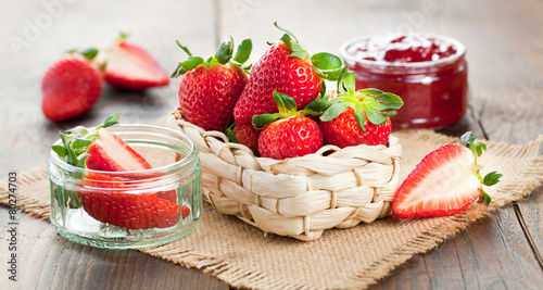 Frische erdbeeren  photo