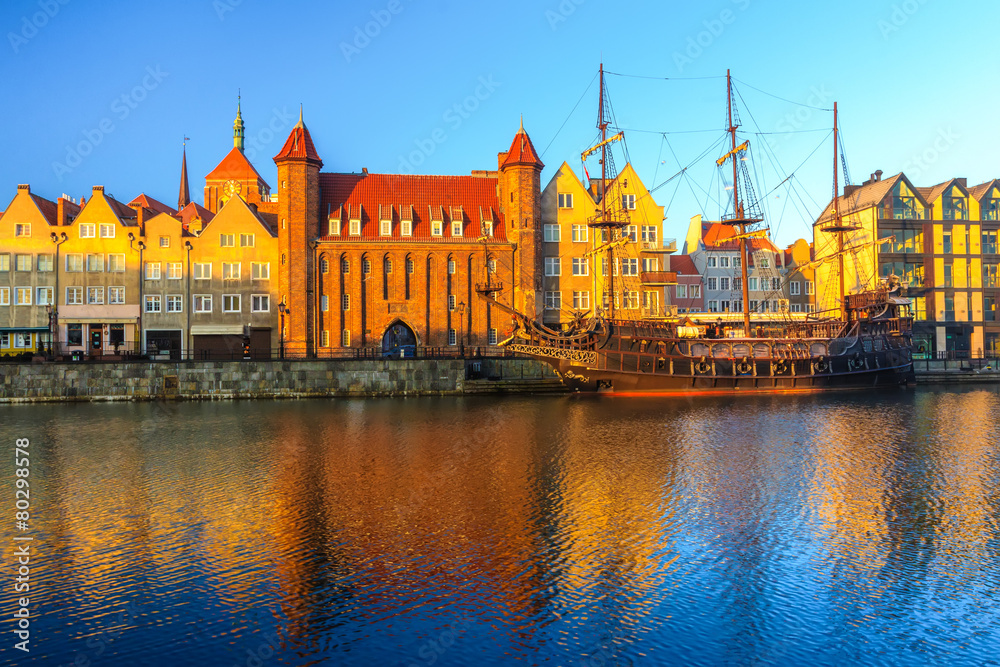 Obraz premium Morning view on Gdansk old town from embankment
