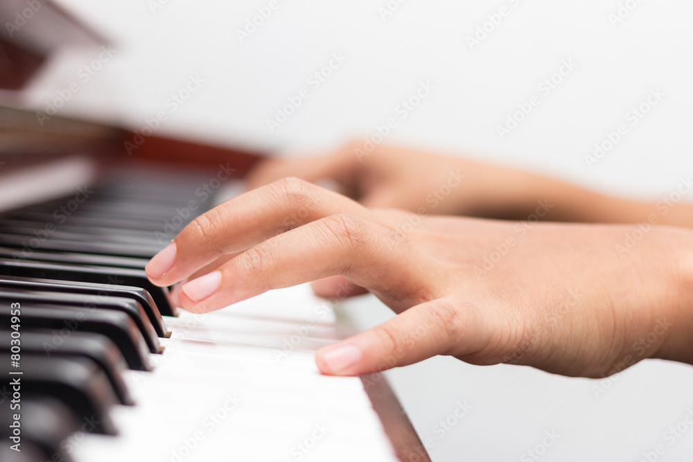 Fototapeta premium playing piano