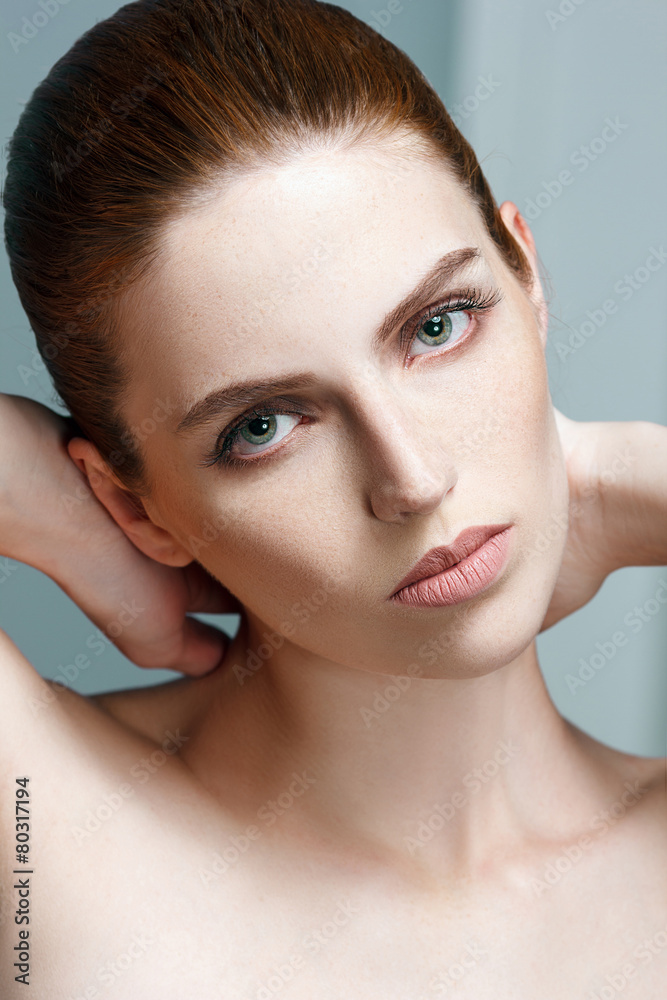 Naklejka premium Woman with beautiful face and healthy skin