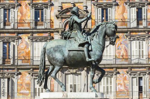 Estatua de Felipe III en la plaza Mayor de Madrid (España) photo