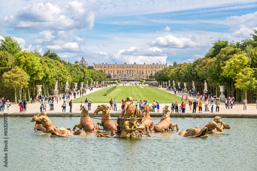 Fototapeta premium Fountain of Apollo in garden of Versailles Palace