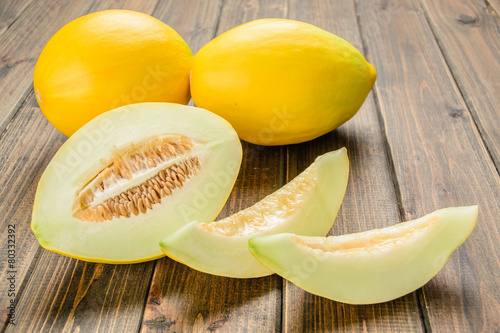 yellow melon slices