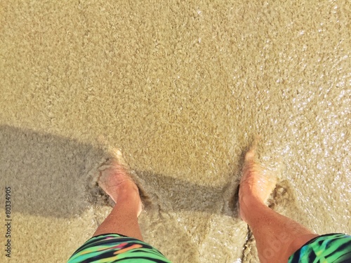 pés na areia