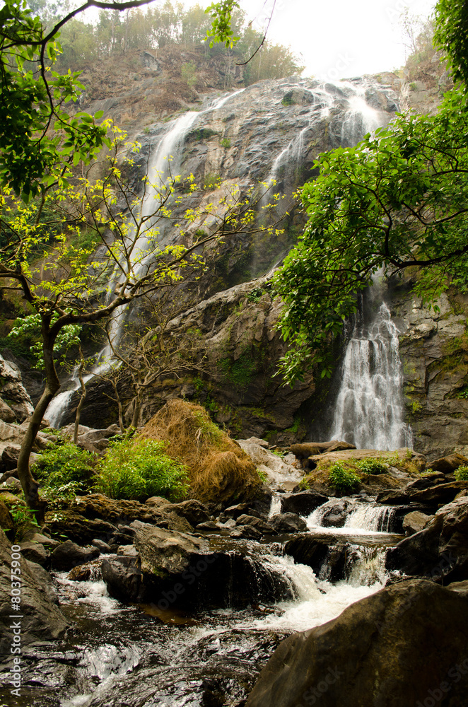 Naklejka premium klong lan Waterfall