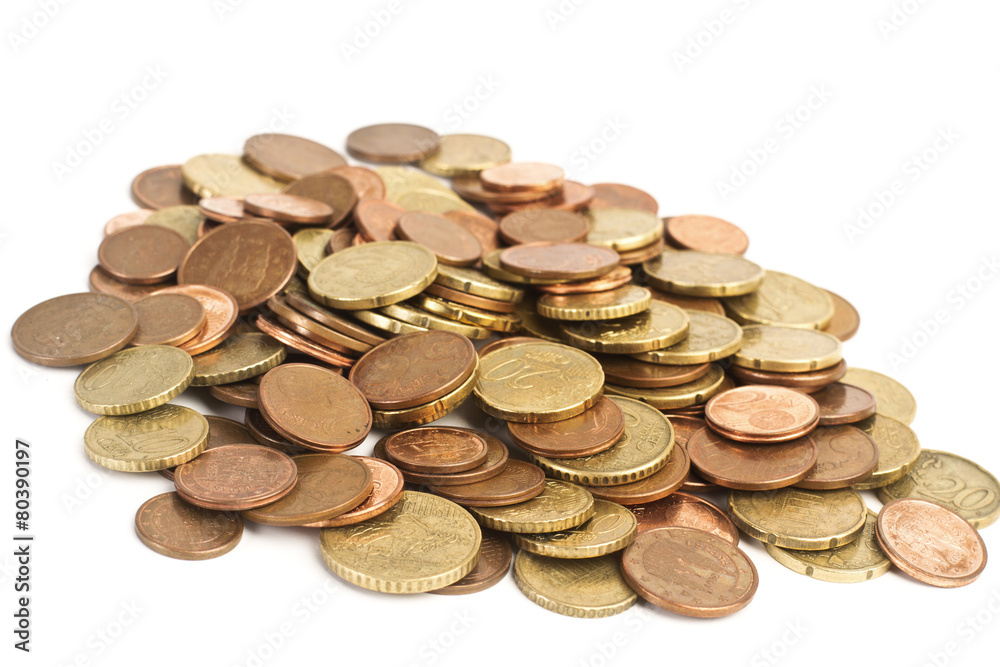 Monedas sobre fondo blanco asilado. Vista superior Monedas sobre fondo blanco asilado. Vista superior