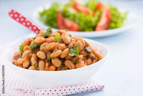 Stewed white beans in tomato sauce