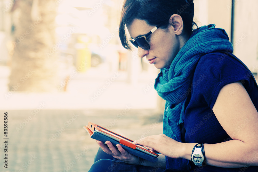 Naklejka premium woman with tablet