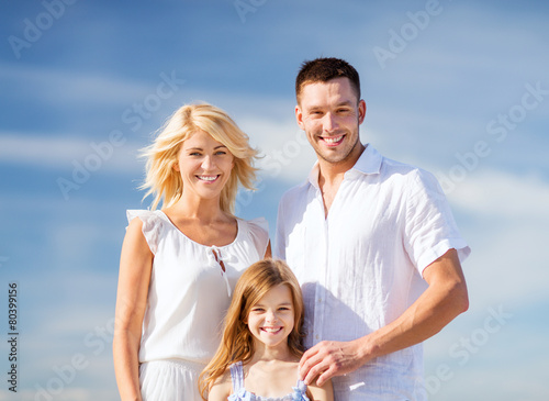 happy family with blue sky © Syda Productions