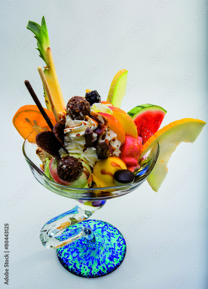 Früchte Becher Stock-Foto | Adobe Stock