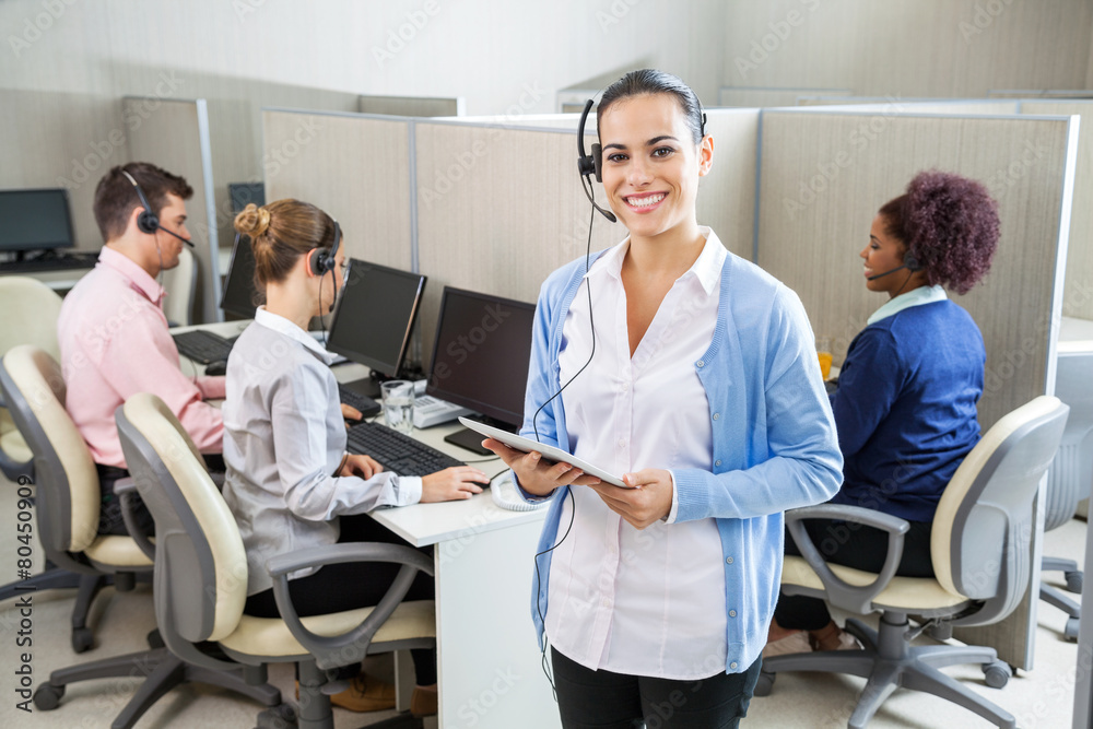 Obraz premium Happy Customer Service Representative Holding Tablet Computer