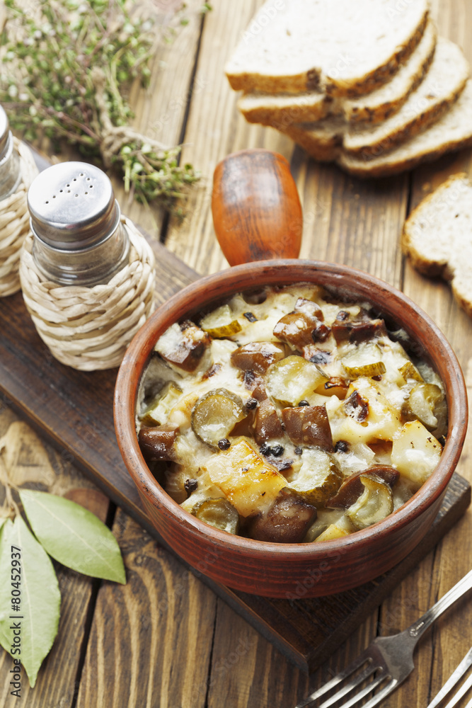 Kidney, stewed with potatoes and pickles Kidney, stewed with potatoes and pickles