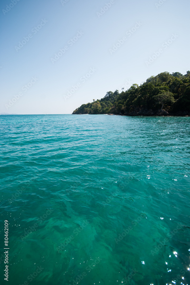 Fototapeta premium emerald color sea water background