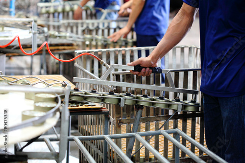 Obraz na płótnie Tuna fish in can processing in factory, manufacturing w salonie