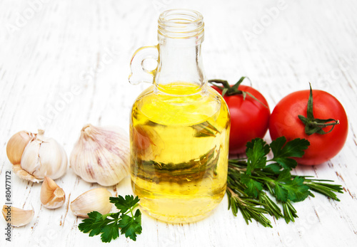 olive oil, tomato and garlic
