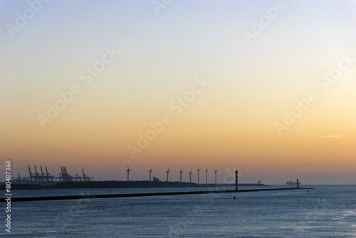 Sonnnenuntergang im Hafen von Rotterdam © peisker