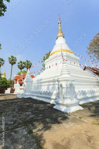 Prakaew dontao Suchadaram temple