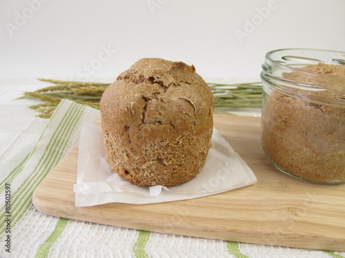 Im Glas gebackenes Dinkelbrot