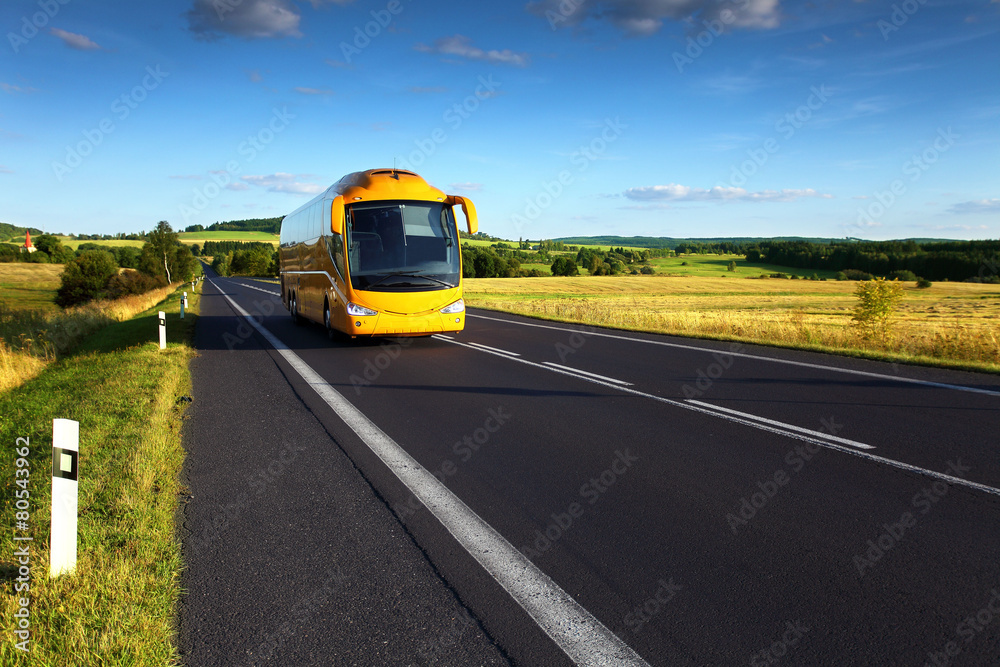 Obraz premium Bus on the road