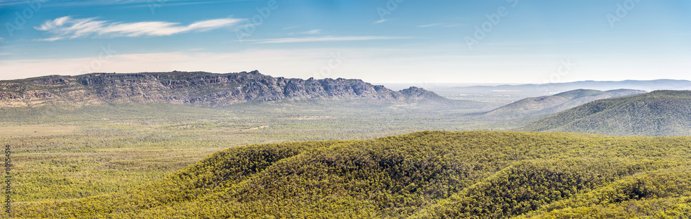 Fototapeta premium Panoramic view of mountains in the Victoria Valley, Grampians National Park, Victoria, Australia
