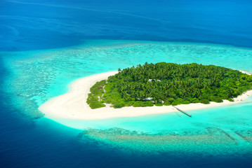 Papier peint photo Île Île tropicale vue du ciel aux Maldives  © Irina Schmidt