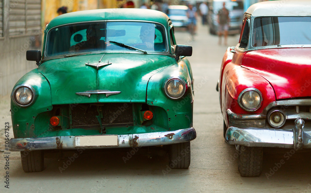 Obraz Stary klasyczny samochód na ulicie Hawański, Kuba