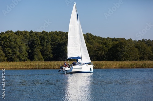 Fototapeta Naklejka Na Ścianę i Meble -  Yacht on lake