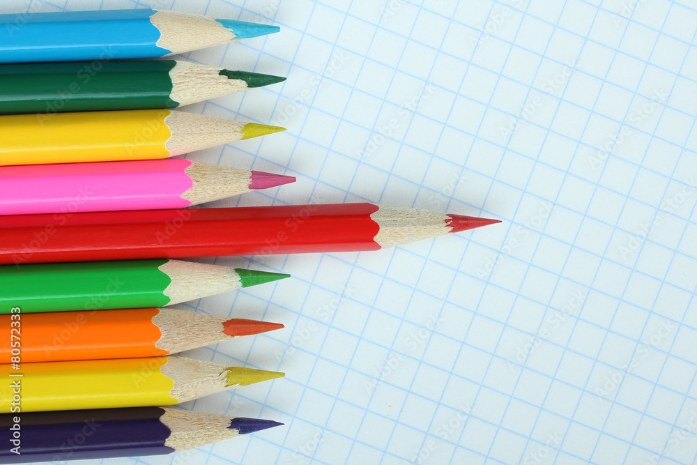 Obraz premium colored pencils on a notebook into a cell