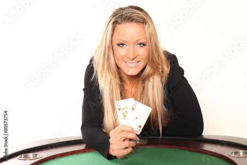 Frau mit Pokerkarten photo