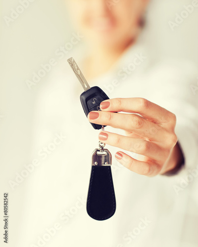 woman hand holding car key