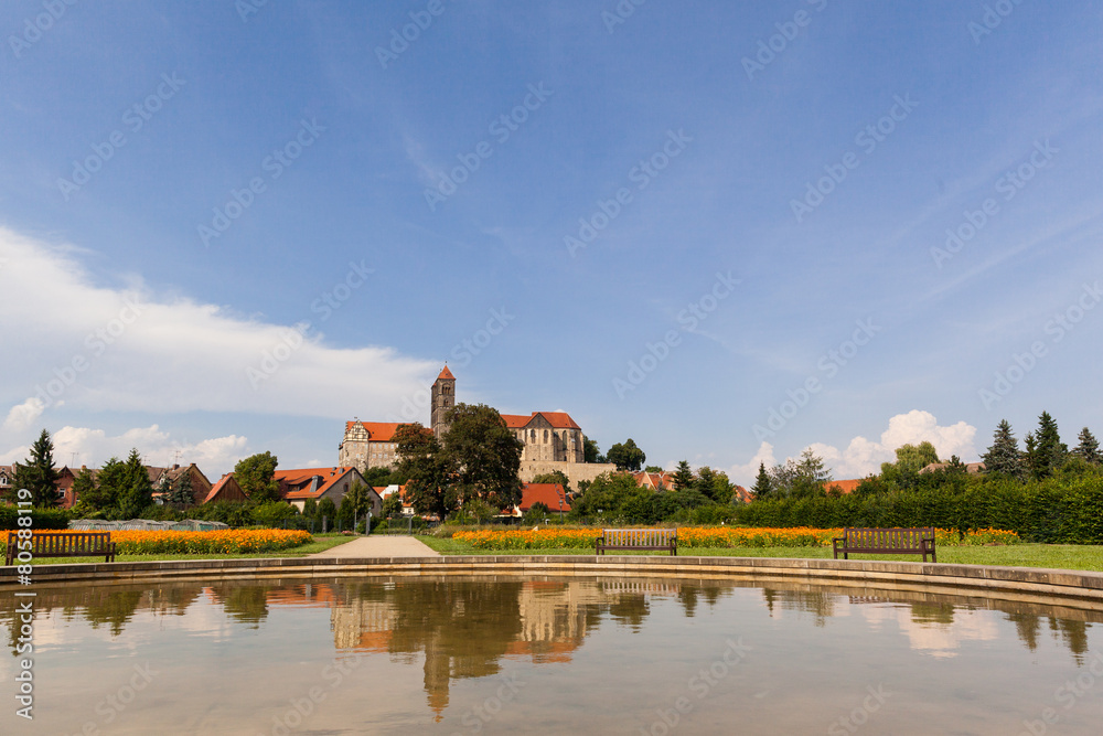 Obraz premium Blick zum Quedlinburger Schloss und Stiftskirche