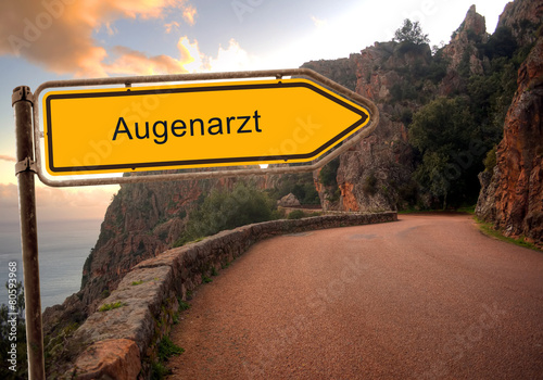 Strassenschild 36 - Augenarzt photo