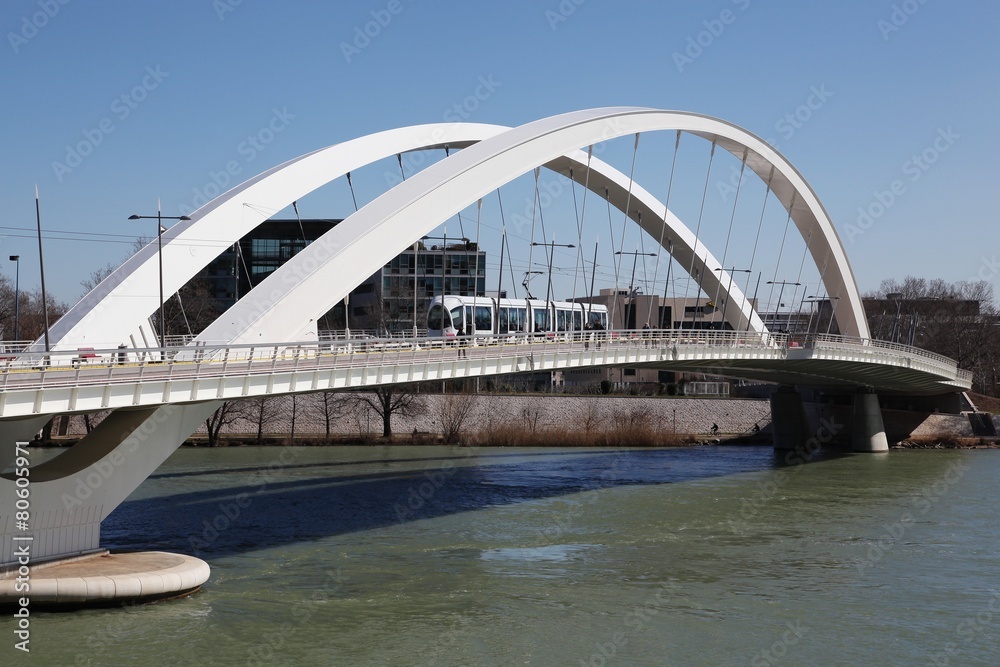 Obraz premium Tramway on a bridge near Confluence in Lyon, France