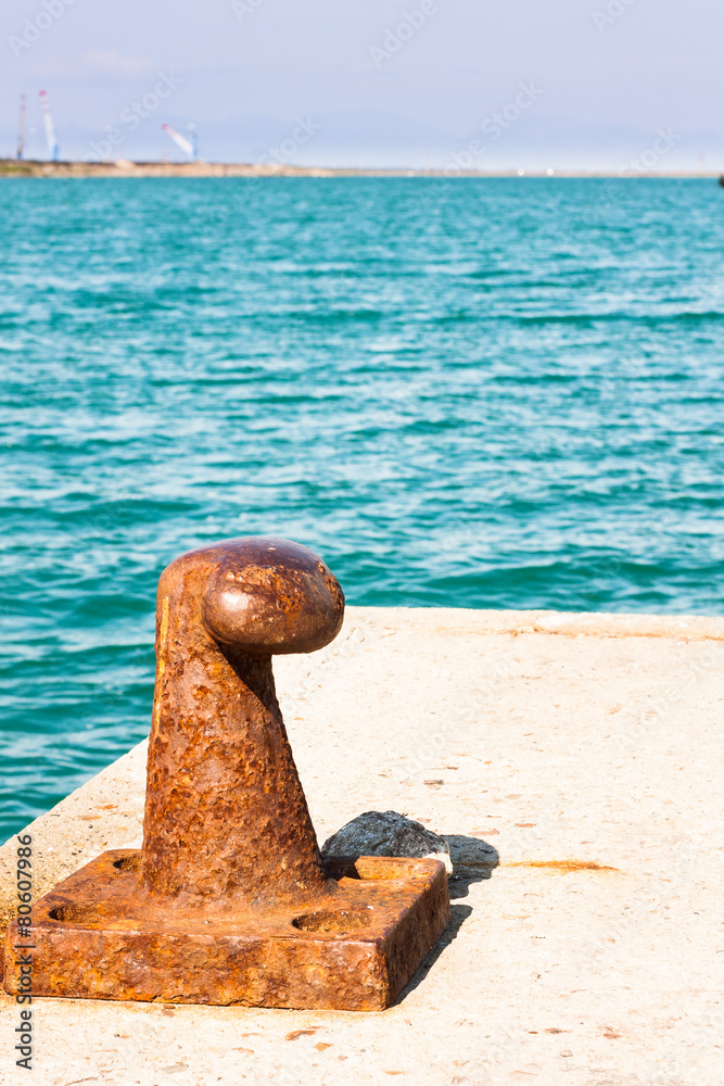 Fototapeta premium Rusty bollard