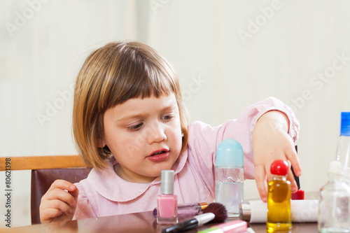 little girl doing makeup