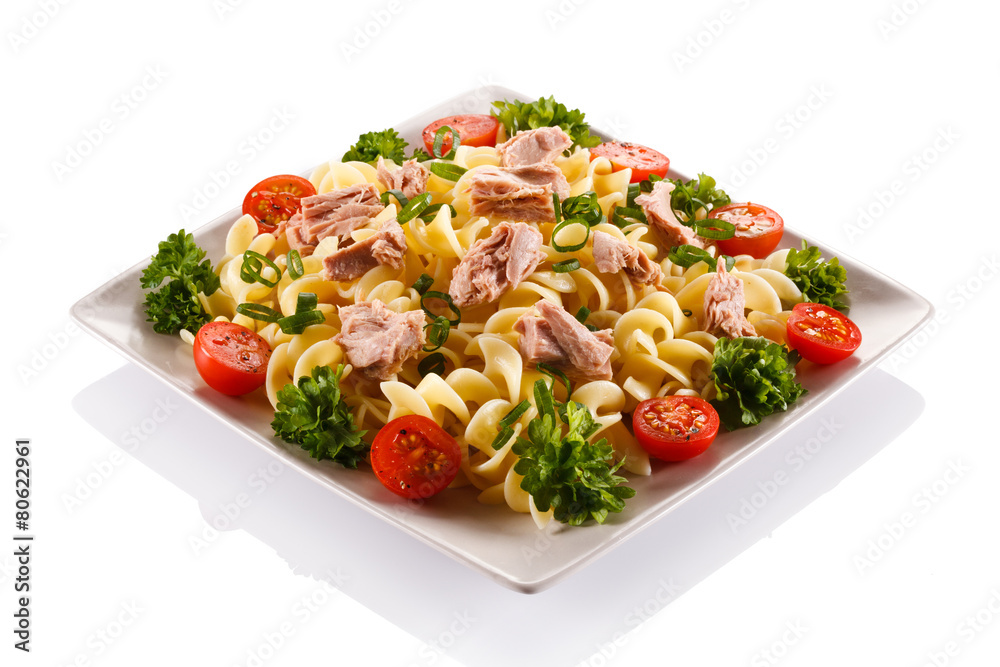 Pasta with tuna and vegetables