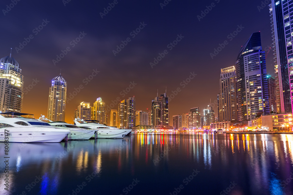 Naklejka premium Cityscape of Dubai Marina at night, United Arab Emirates