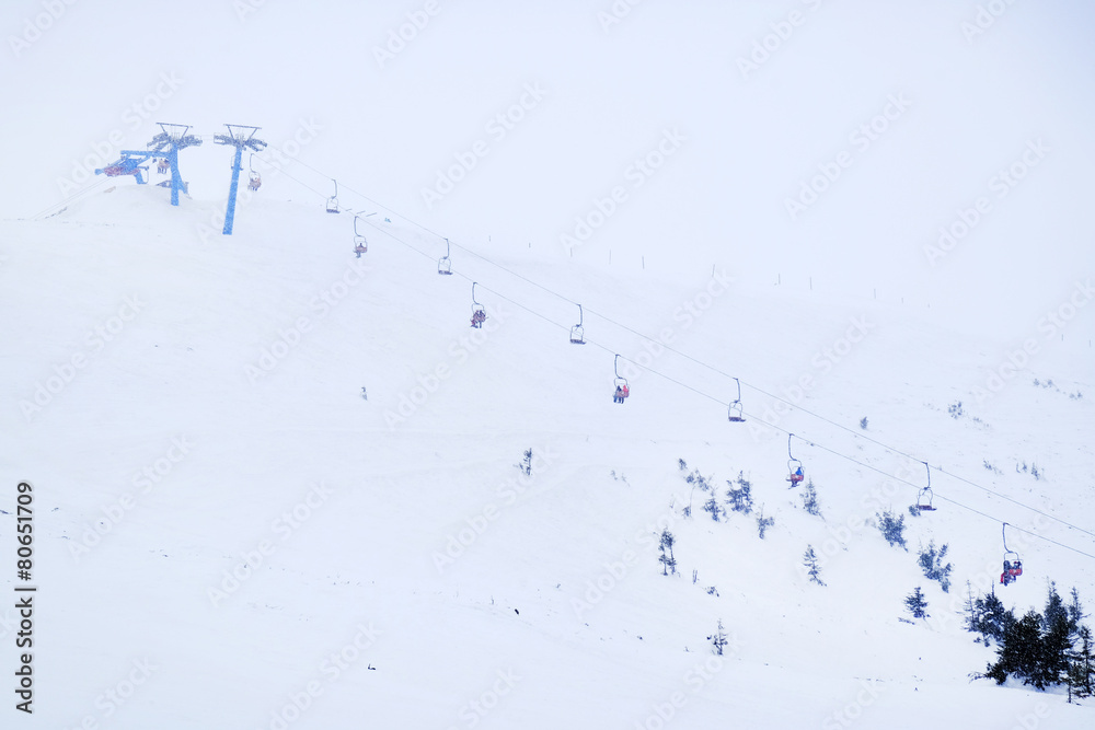 Obraz premium Snowy mountains in wintertime