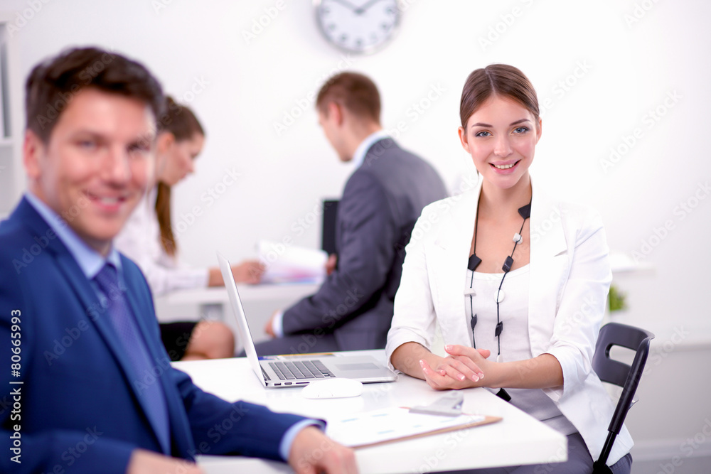 Obraz premium Business people sitting and discussing at business meeting