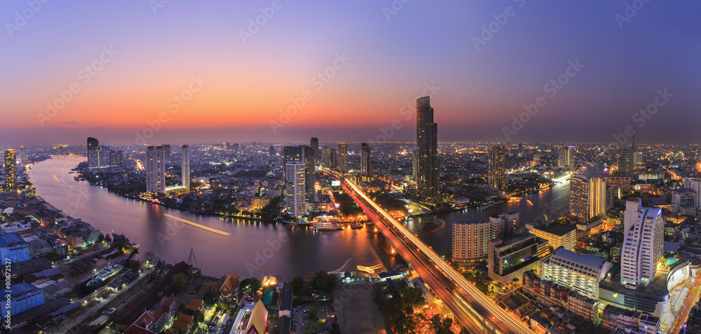 River in Bangkok city with high office building in night time - obrazy, fototapety, plakaty 