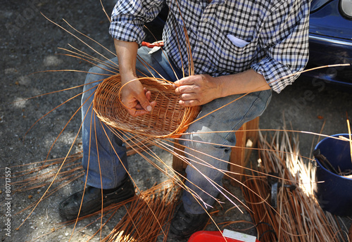 Fotografía Artesanía española, cesta de mimbre