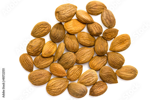 Fotografia Apricot kernel / nuts isolated on white background.
