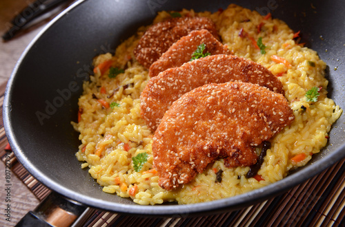 Chcicken loins with curry rice © Piotr Krzeslak