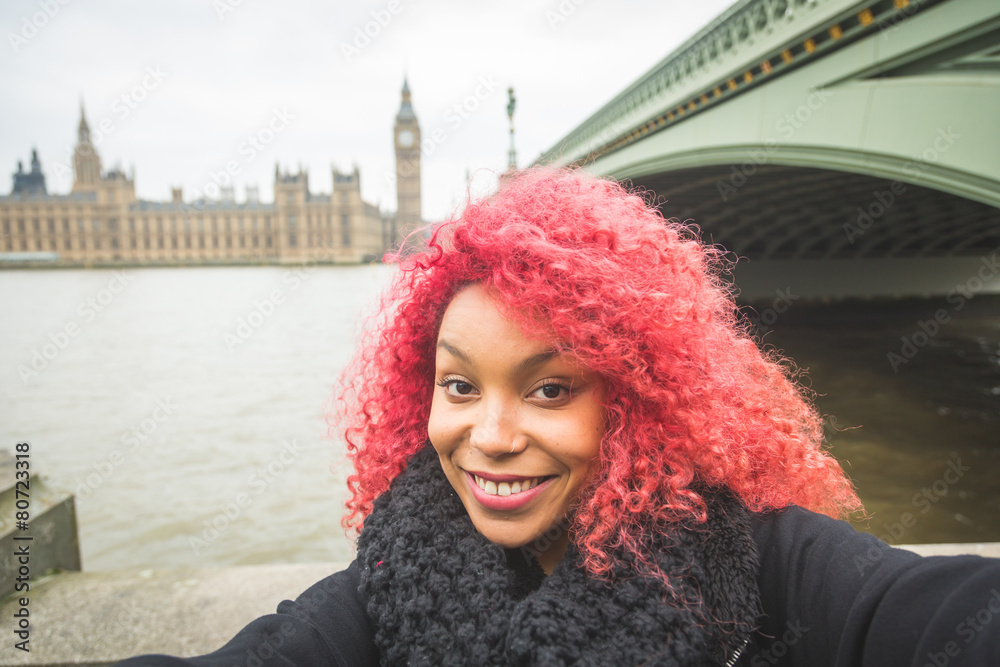 Obraz premium Girl taking selfie in London with Big Ben on background