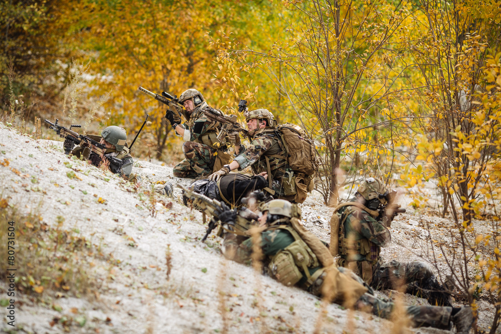 Obraz premium Solders squad was ambushed and hostage rescues