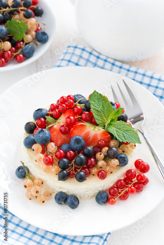 mini cheesecake with fresh berries on a plate, top view