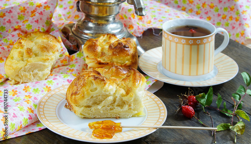 yeast dough buns and big samovar