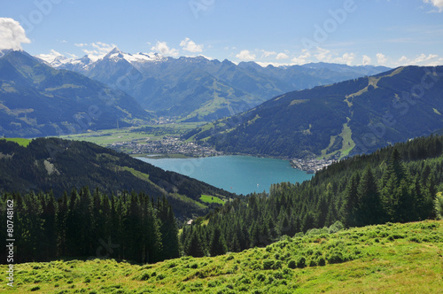 View of Zell am See and Lake Zell, with the mountains Schmittenhoehe and Kitzsteinhorn in the background. Salzburger Land, Salzburg, Austria